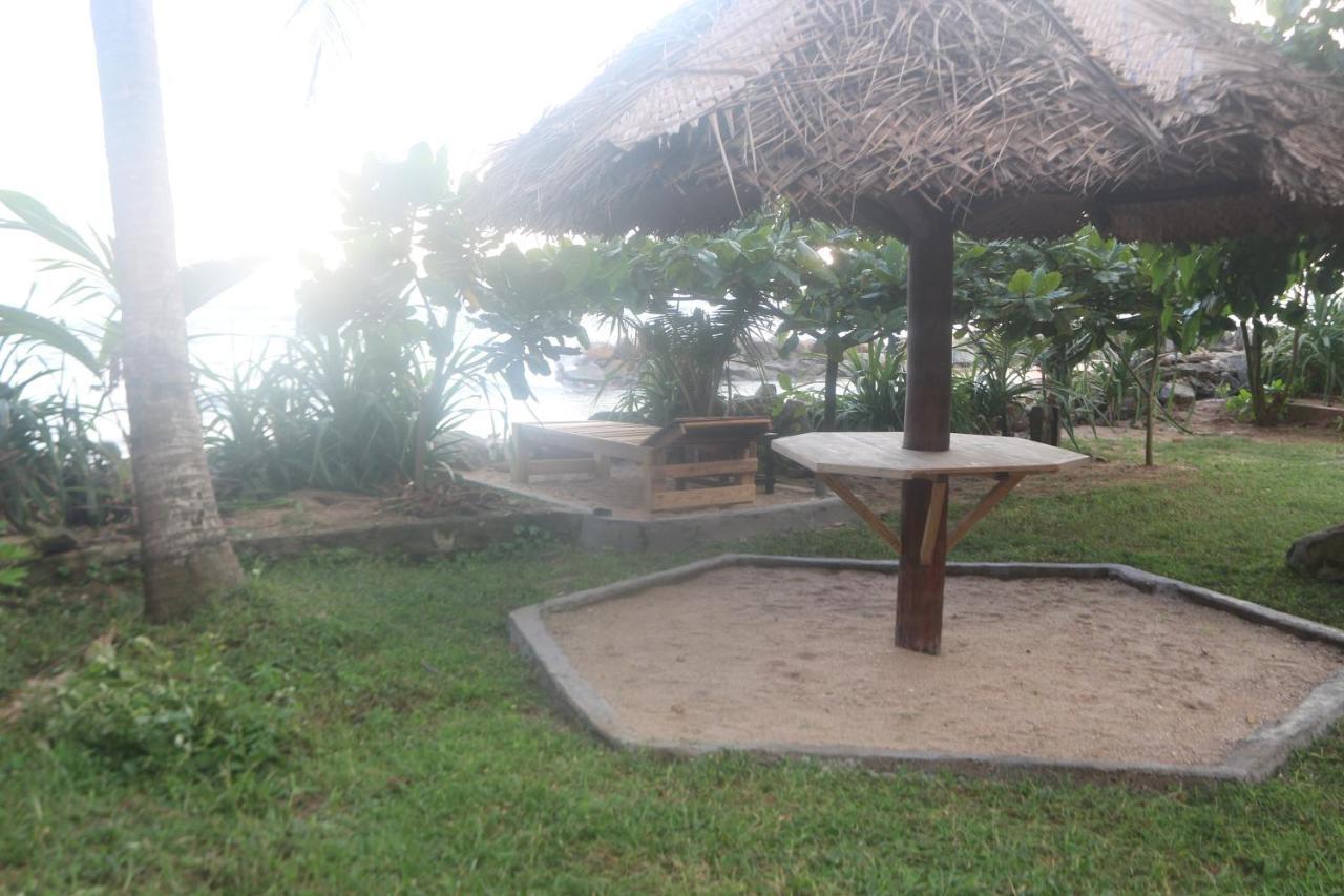 Beach Rip Rap Cabana And Guest Hotel Galle Exterior foto