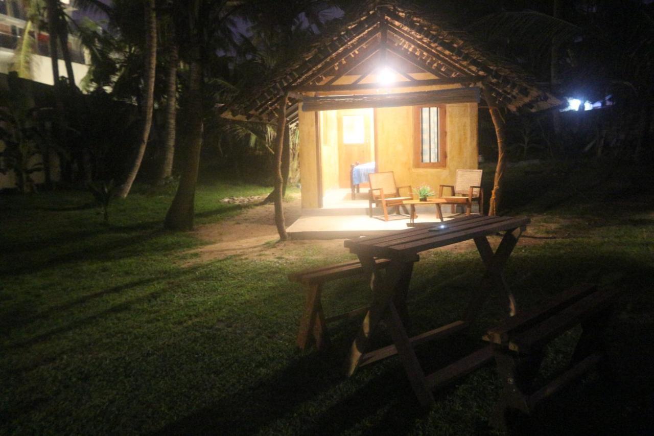 Beach Rip Rap Cabana And Guest Hotel Galle Exterior foto