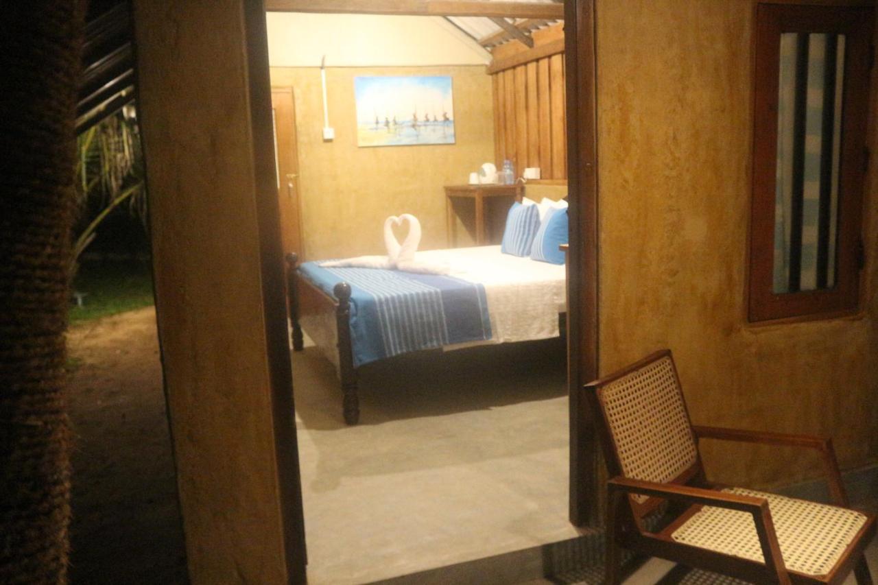 Beach Rip Rap Cabana And Guest Hotel Galle Exterior foto