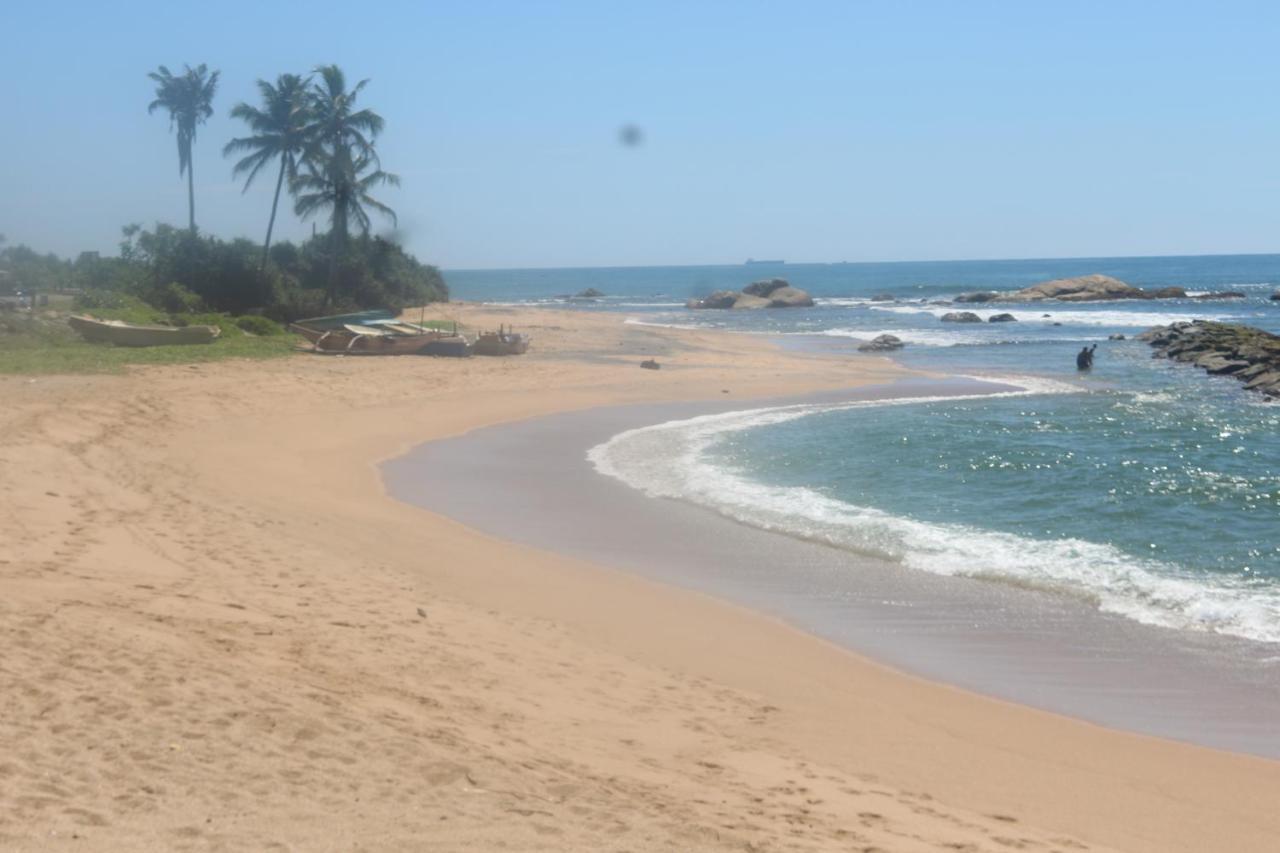 Beach Rip Rap Cabana And Guest Hotel Galle Exterior foto