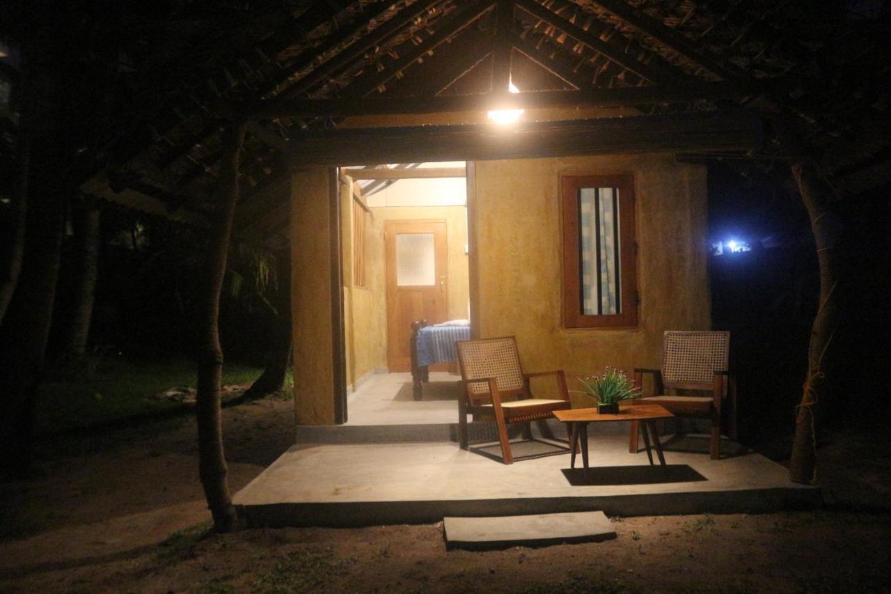 Beach Rip Rap Cabana And Guest Hotel Galle Exterior foto